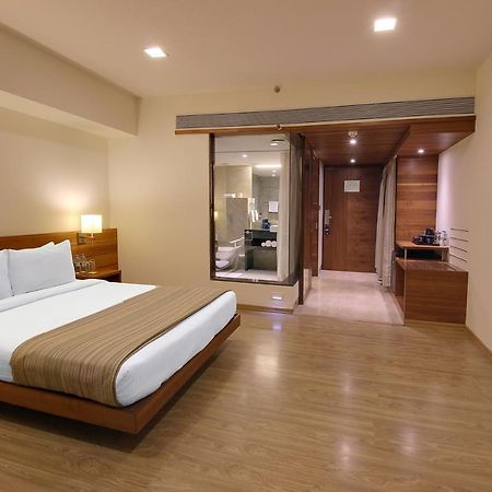 Temple Tree Hotel Shirdi Exterior photo