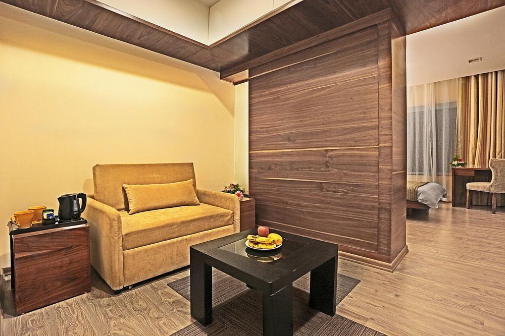 Temple Tree Hotel Shirdi Exterior photo