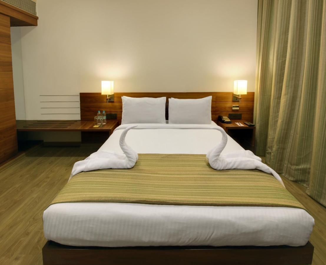 Temple Tree Hotel Shirdi Exterior photo