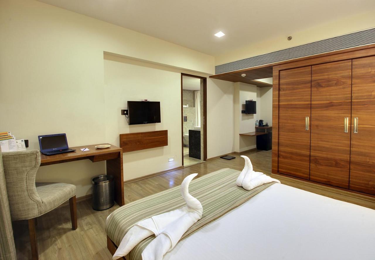 Temple Tree Hotel Shirdi Exterior photo