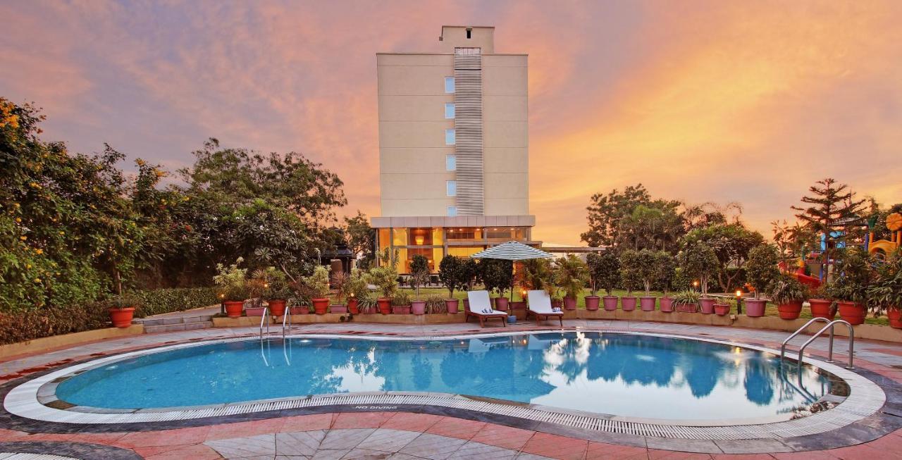 Temple Tree Hotel Shirdi Exterior photo