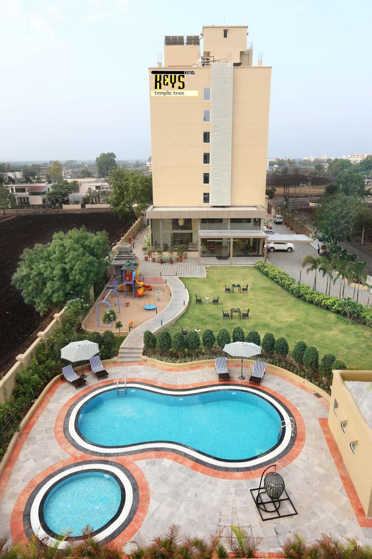 Temple Tree Hotel Shirdi Exterior photo